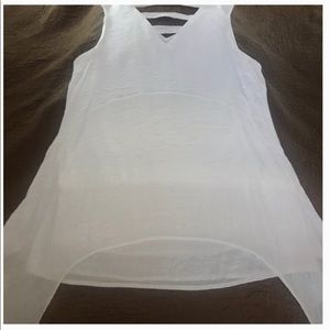 🎊 3 for $25 ($15ea) - Cleo stylish and flattering summer top, new w/o tags